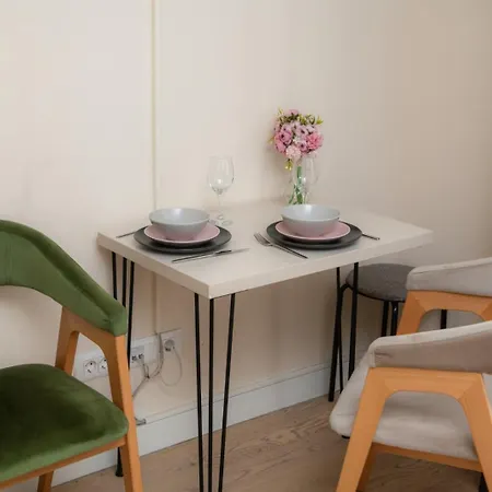 Waterfront Metropolitan Apartament *