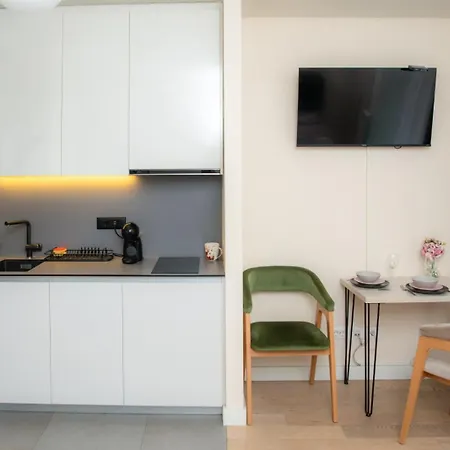 Waterfront Metropolitan Apartment